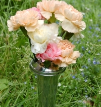 vases flower grave memorial