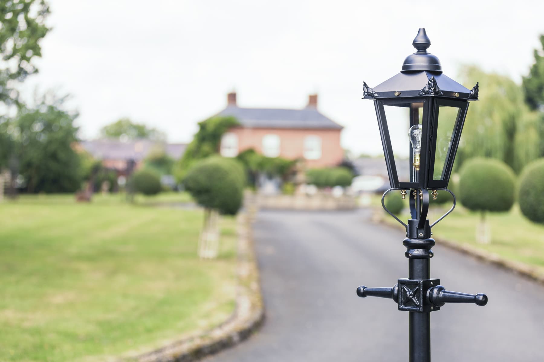 Lamp-post-outdoor-lighting-care-maintenance