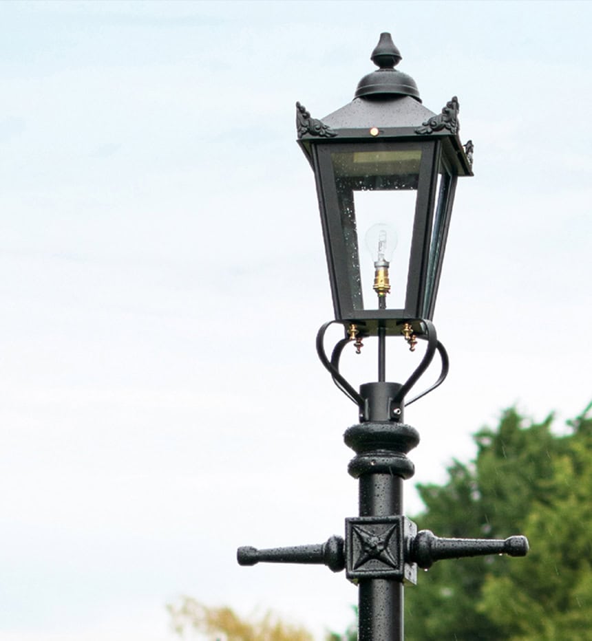 Victorian-Lamp-Post-Set-Mobile-1