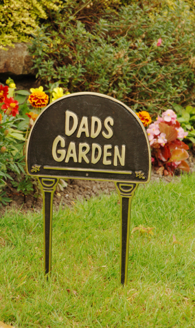 Solid brass & black "Dads Garden" lawn sign Solid brass & black "Dads Garden" lawn sign