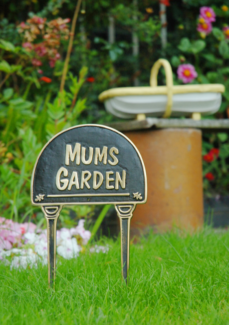 Solid brass & black "Mums Garden" lawn sign Solid brass & black "Mums Garden" lawn sign