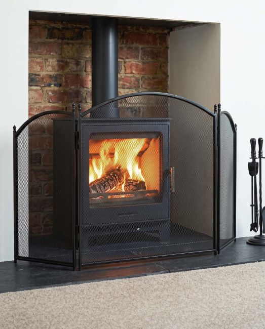 "Hampden" Black Iron Fire Guard in Situ "Hampden" Black Iron Fire Guard in Situ