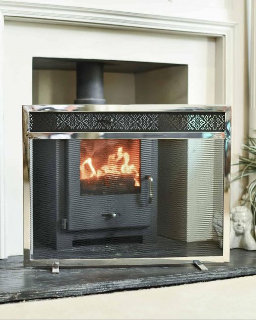 “Hildern Hall” Stainless Steel Contemporary Mesh Fire Guard in Situ “Hildern Hall” Stainless Steel Contemporary Mesh Fire Guard in Situ