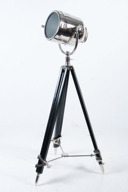 Aluminium Spotlight on Wooden Stand Aluminium Spotlight on Wooden Stand