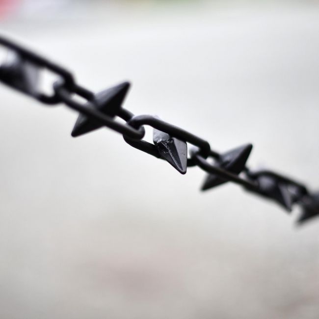 Black Steel Spiked Chains (Sold Per Metre) - Every Link Spikes