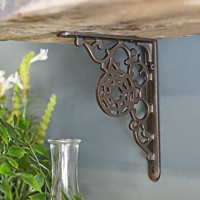 Cast iron decorative shelf bracket Cast iron decorative shelf bracket