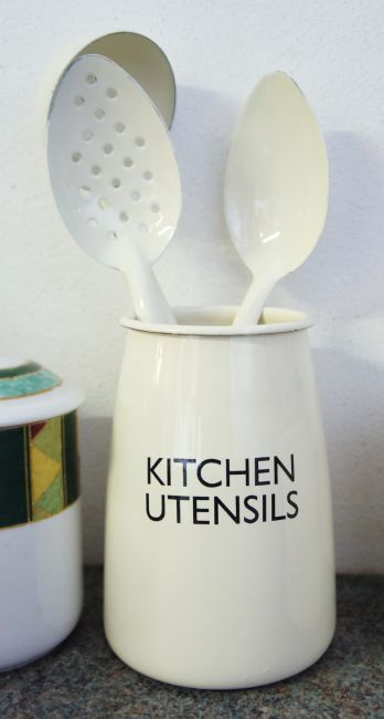 “Honey Pot House” Enamelled utensil holder “Honey Pot House” Enamelled utensil holder