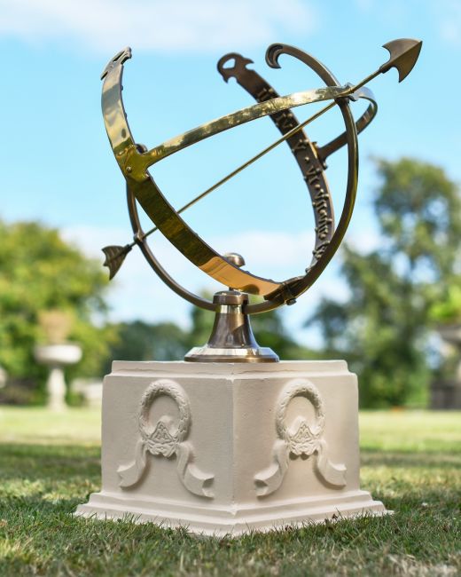 Cream Wreath Detail Garden Plinth Cream Wreath Detail Garden Plinth