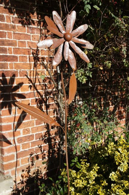 Rustic Daisy Metal Garden Flower Support