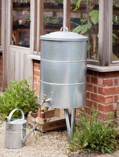 Galvanised Water Butt - 126L in garden