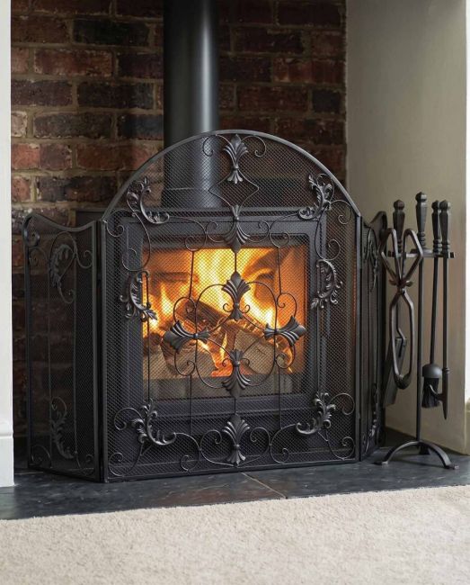 "Pinewhistle" House Fire Guard in Situ by the Fire Place "Pinewhistle" House Fire Guard in Situ by the Fire Place