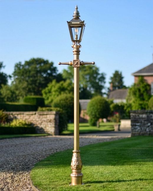 Gold and Brass Finish Harrogate Lamp Post 2.25m digital illustration Gold and Brass Finish Harrogate Lamp Post 2.25m digital illustration