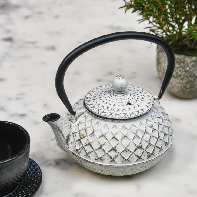 Gold & White Cast Iron Teapot In Situ Gold & White Cast Iron Teapot In Situ