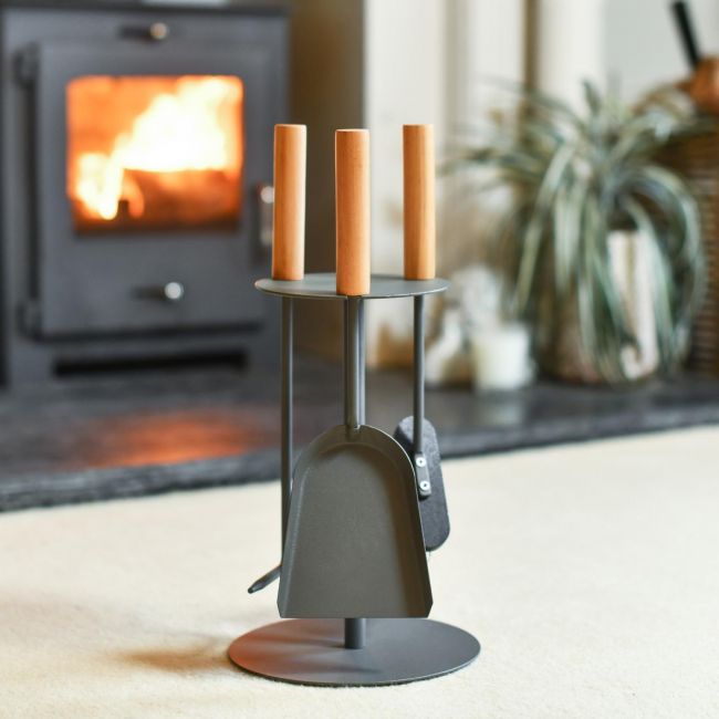 Simplistic Contemporary Fireside Companion Set in Situ Simplistic Contemporary Fireside Companion Set in Situ
