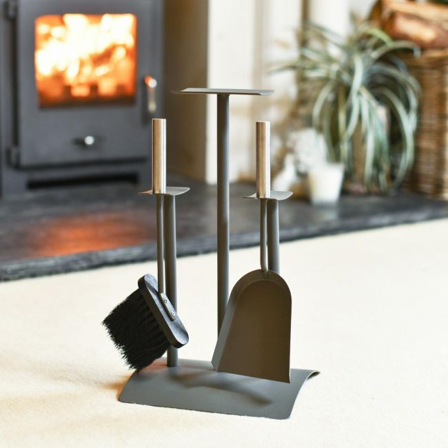 Simplistic Contemporary Fireside Companion Set in Situ Simplistic Contemporary Fireside Companion Set in Situ