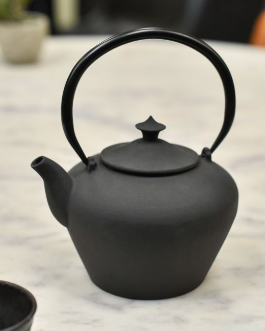 Matte Black Cast Iron Teapot Matte Black Cast Iron Teapot
