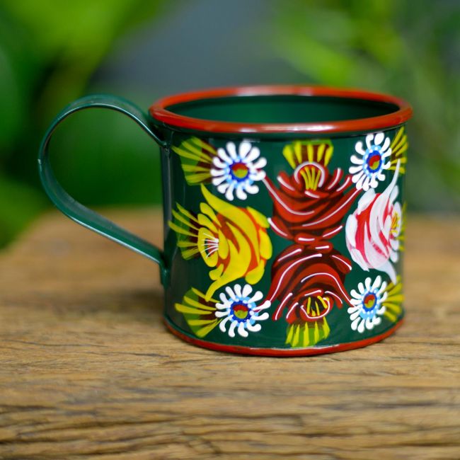 Hand Painted Narrowboat Finished in Green Hand Painted Narrowboat Finished in Green