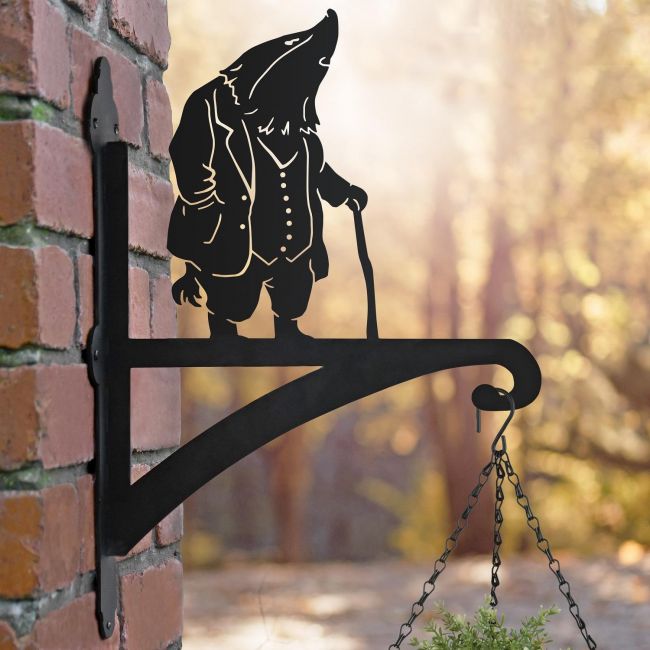 Mr. Badger Hanging Basket Bracket in Outdoor Setting Mr. Badger Hanging Basket Bracket in Outdoor Setting