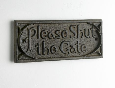 Cast Iron ’please shut the gate’ Sign Cast Iron ’please shut the gate’ Sign