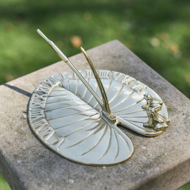 Polished Brass "Lily Pad & Bullfrog" Sundial - 210mm Polished Brass "Lily Pad & Bullfrog" Sundial - 210mm
