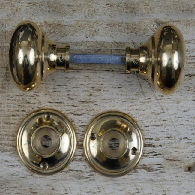 Traditional Door Knobs in Polished Brass