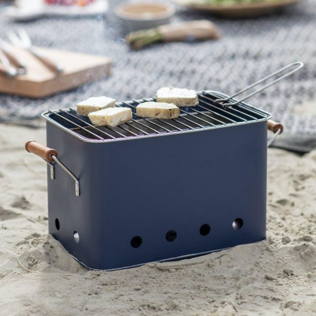 Rectangular Steel Bucket BBQ Grill in Situ Rectangular Steel Bucket BBQ Grill in Situ