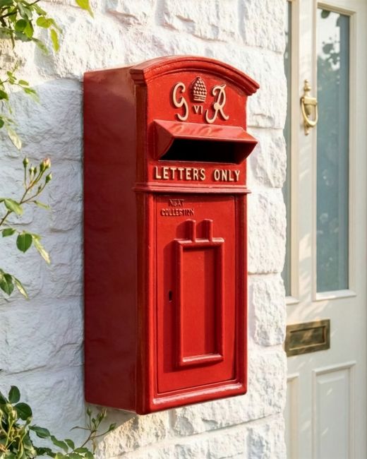 Red & Gold "Goldney" King George Curved Roof Post Box digital illustration copy