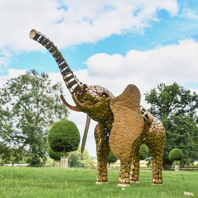 "Sambaku" Gold Garden Elephant Sculpture IN Situ "Sambaku" Gold Garden Elephant Sculpture IN Situ