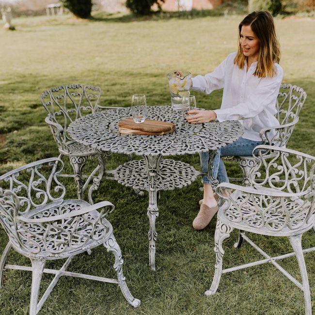 Antique Cream "Edworth Manor" Four Seater Dining Set  Antique Cream "Edworth Manor" Four Seater Dining Set