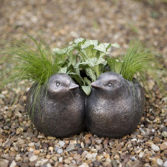 Sitting Birds Planter in Situ