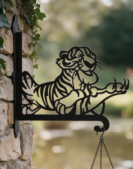 Steel Cartoon Fearsome Tiger Hanging Basket Bracket