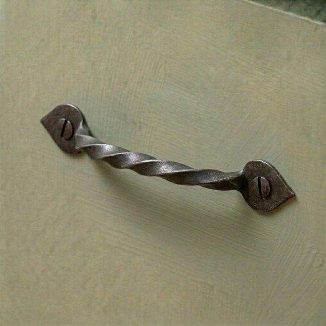 Twist Pull Handle Black