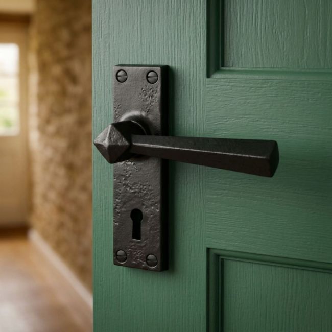Beeswax "Peregrine" Straight Lever Lock Set Beeswax "Peregrine" Straight Lever Lock Set
