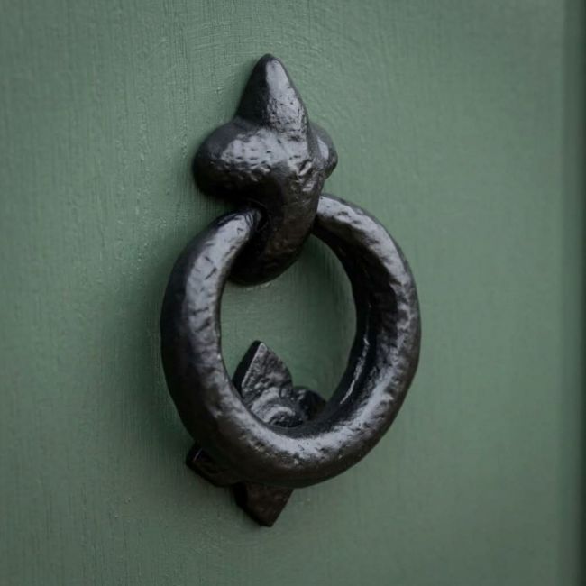 The Black Antique Fleur-de-Lis Ring Door Knocker - 95mm Traditional Entrance Set on a White Background