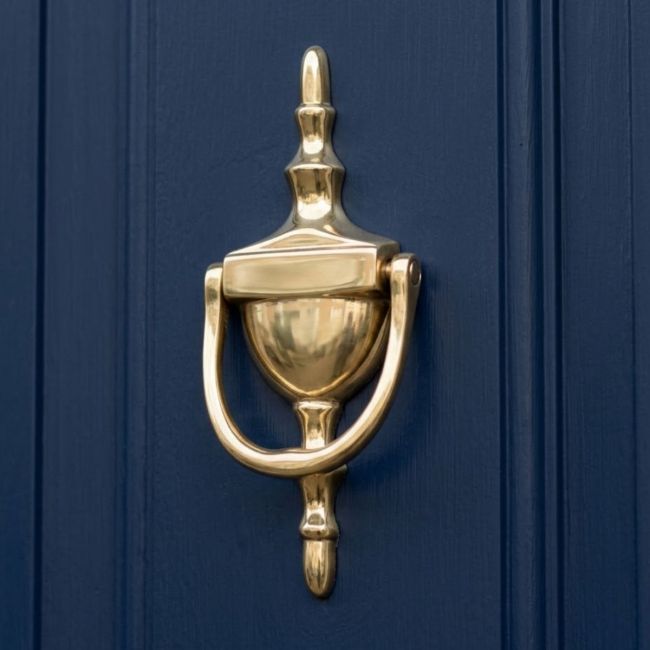 Traditional Urn Style Door Knocker in Polished Brass