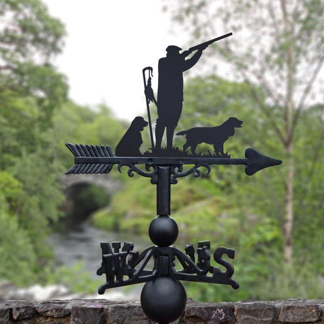 Game Season "Springer Spaniel" Weathervane in Situ in a Rural Area Game Season "Springer Spaniel" Weathervane in Situ in a Rural Area