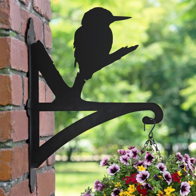 Close-up of the Kingfisher Design on the Bracket Close-up of the Kingfisher Design on the Bracket