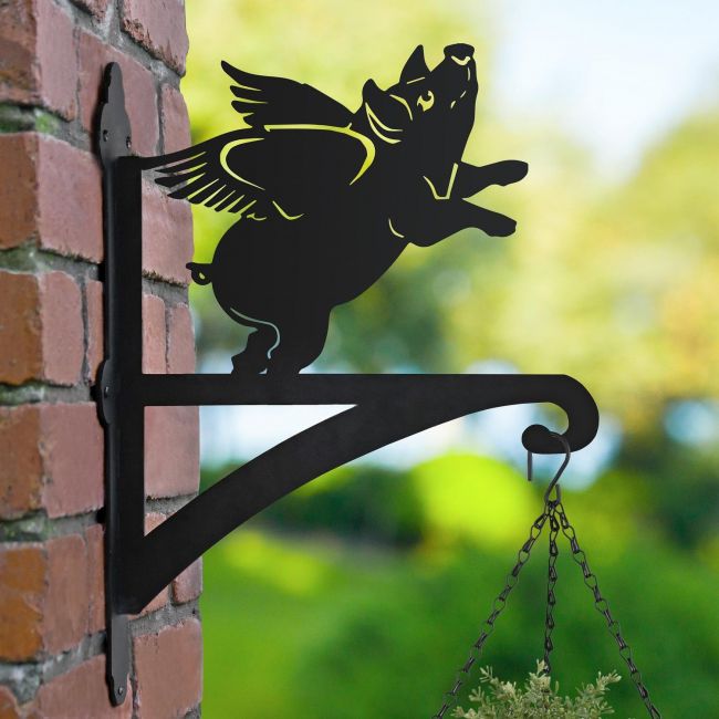 Flying Pig Hanging Basket Bracket in Garden Flying Pig Hanging Basket Bracket in Garden