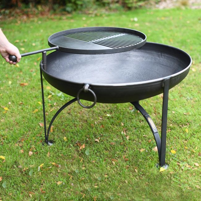 Simple Kadai Fire Bowl with Swing Arm Barbecue Rack to Scale Simple Kadai Fire Bowl with Swing Arm Barbecue Rack to Scale