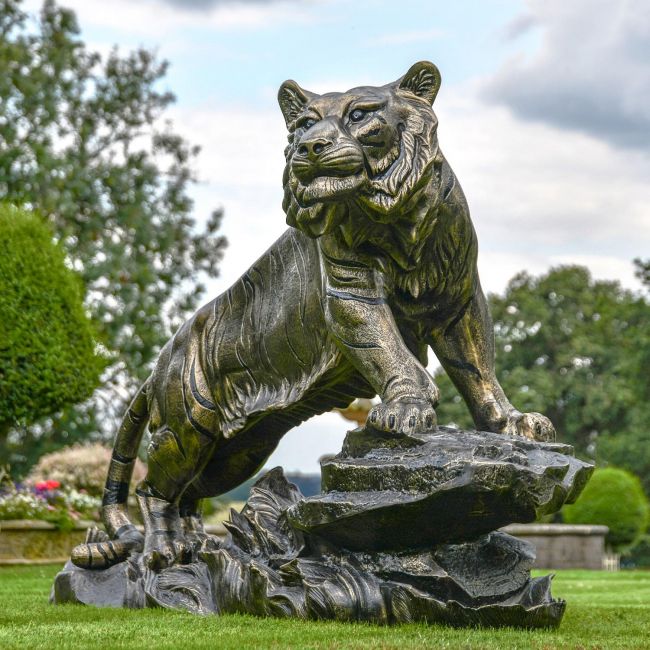 Black & Gold Tiger Sculpture on Plinth Black & Gold Tiger Sculpture on Plinth