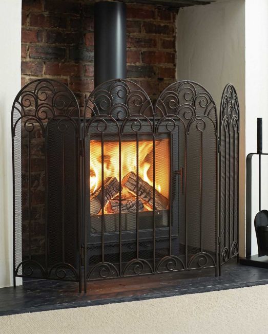 "French Victoriana" Decorative Black Fire Guard in Situ "French Victoriana" Decorative Black Fire Guard in Situ