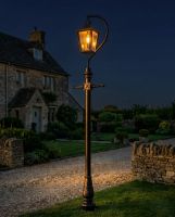 "Lincoln" Swan Neck & Lamp Post 2.46m - Black digital illustration at night "Lincoln" Swan Neck & Lamp Post 2.46m - Black digital illustration at night