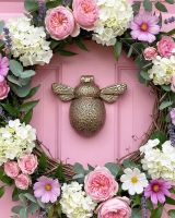 bcmw_-_dk356_-_a_-_antique_brass_bumblebee_door_knocker_-_ pink door with flowers
