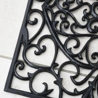 Close-up of the Black Finish on the "Belleview" Rectangle Heart Doormat