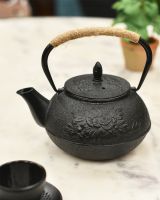 Cast Iron Black "Kuro" Teapot In Situ 