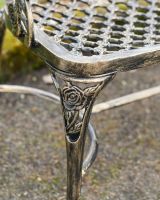 Close-Up of Integral Leg Supports 