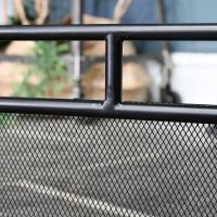 Close-up of the Black Bars on the Fender