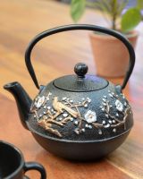 "Mejiro" Cast Iron Japanese Style Teapot - Black & Gold