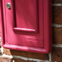 Close-up of the "Cherry Pie" Finish on the King George Rex Post Box Front