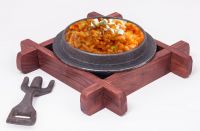 “Marnbury” Cast Iron Round Sizzler With Wooden Rest “Marnbury” Cast Iron Round Sizzler With Wooden Rest